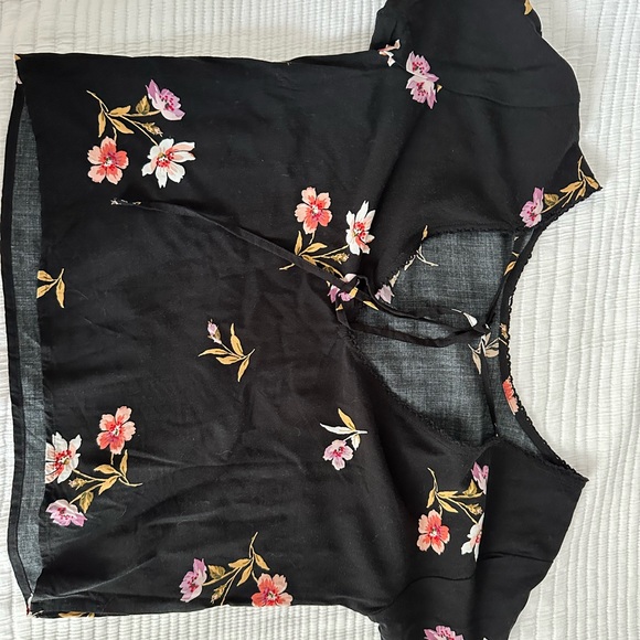 Abercrombie tie back floral crop - Picture 2 of 2